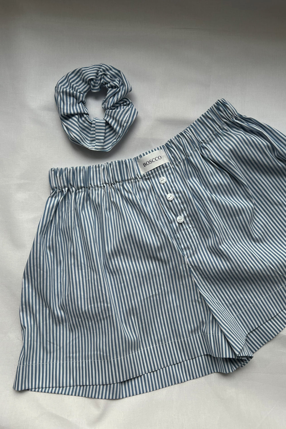 Szorty w niebieskie paski